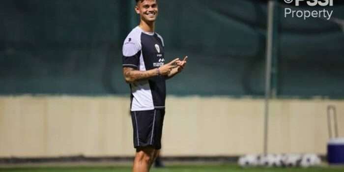 Bek Timnas Indonesia Mees Hilgers diyakini tak bisa membela skuad Garuda lawan Jepang.