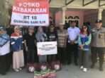 PT Kilang Pertamina Internasional (KPI) Unit Balikpapan menyerahkan bantuan kepada warga terdampak kebakaran di Kelurahan Baru Ilir dan Gunungsari Ilir. Foto: HO/PT KPI Unit Balikpapan