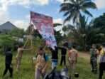Penertiban Alat Peraga Kampanye (APK) dan Bahan Kampanye (BK) di wilayah Kecamatan Linggang Bigung, Kabupaten Kutai Barat, pada Minggu (24/11/2024). Foto: HO/humas Polres Kubar