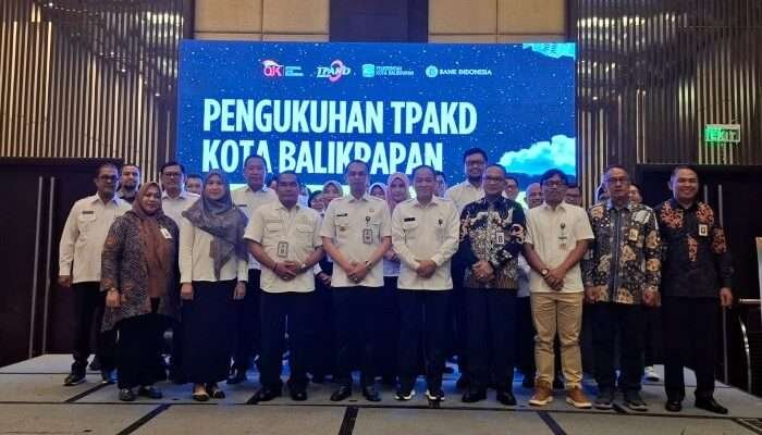 Pengukuhan Tim Percepatan Akses Keuangan Daerah (TPAKD) Kota Balikpapan, di Ballroom Novotel Hotel Balikpapan, pada hari Rabu (13/11/2024). Foto: BorneoFlash/Niken Sulastri