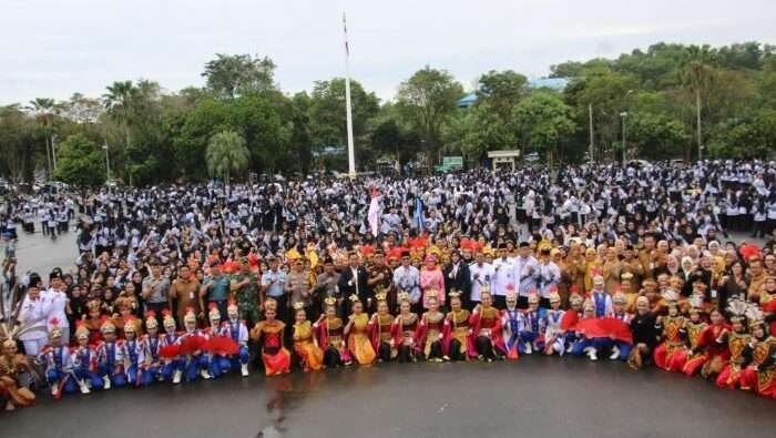 Peringatan Hari Guru Nasional dan HUT ke 79 PGRI Tahun 2024, di Balikpapan Sport and Convention Center/DOME, pada hari Senin (25/11/2024). Foto: BorneoFlash/Niken Sulastri