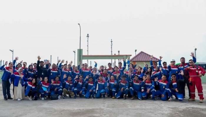Program KPB Mengajar 2024 yang diinisiasi oleh para perwira KPB untuk menyebarkan inspirasi dan pengetahuan bagi para pelajar di sekolah-sekolah sekitar wilayah operasi perusahaan, Rabu (23/10/2024). Foto: HO/PT KPB