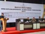 Rapat Paripurna DPRD Kota Balikpapan Ke-27 Masa Sidang I Tahun 2024/2025, di Gedung Parkir Balikpapan pada hari Senin (18/11/2024). Foto: BorneoFlash/Niken Sulastri