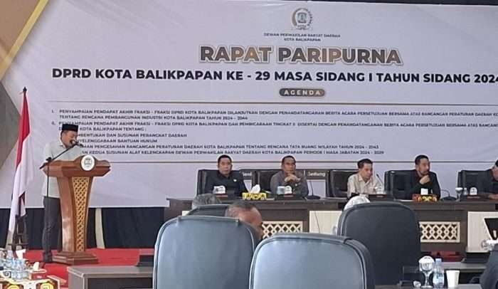 Rapat Paripurna DPRD Kota Balikpapan ke 29, masa sidang I Tahun 2024/2025, di Gedung Parkir Klandasan Lantai 8, pada hari Senin (25/11/2024). Foto: BorneoFlash/Niken Sulastri
