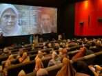 Ratusan penonton antusias menyaksikan Gala Premiere cinta dalam ikhlas, di Bioskop CGV Plaza Balikpapan, pada hari Selasa (26/11/2024). Foto: BorneoFlash/Niken Sulastri
