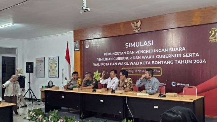 Simulasi Pemungutan dan Penghitungan Suara untuk Pemilihan Gubernur dan Wakil Gubernur, serta Walikota dan Wakil Walikota Bontang, pada Rabu (13/11/2024). Foto: HO/Humas Polres Bontang