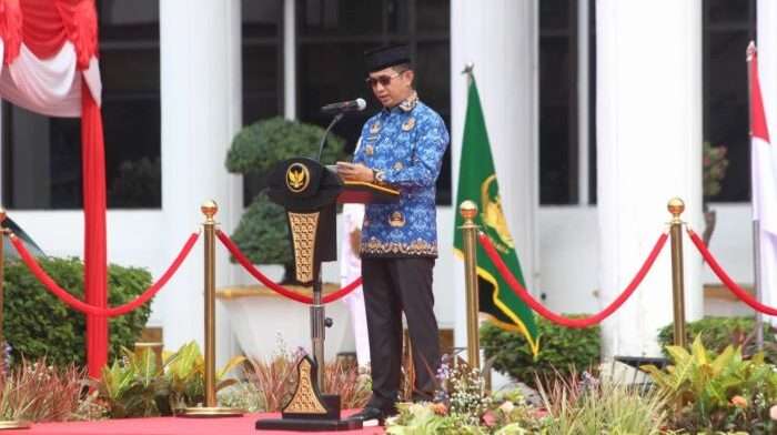 Wali Kota Balikpapan Rahmad Mas’ud bertindak sebagai inspektur upacara peringatan HUT ke-53 KORPRI, berlangsung di halaman Balai Kota Balikpapan, pada Jumat (29/11/2024). Foto: BorneoFlash/Niken Sulastri