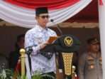 Wali kota Balikpapan Rahmad Mas'ud memimpin upacara peringatan Hari Guru Nasional dan HUT ke 79 PGRI Tahun 2024, di Balikpapan Sport and Convention Center/DOME, pada hari Senin (25/11/2024). Foto: BorneoFlash/Niken Sulastri