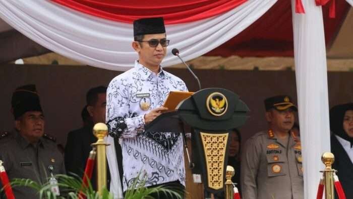 Wali kota Balikpapan Rahmad Mas'ud memimpin upacara peringatan Hari Guru Nasional dan HUT ke 79 PGRI Tahun 2024, di Balikpapan Sport and Convention Center/DOME, pada hari Senin (25/11/2024). Foto: BorneoFlash/Niken Sulastri