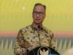 Menteri Perindustrian (Menperin) Agus Gumiwang Kartasasmita menanggapi pertanyaan media terkait pertemuan Menteri Pertanian (Mentan) Andi Amran Sulaiman dengan peternak sapi perah dan industri pengolahan susu yang berlangsung di Jakarta, Senin, (11/11/2024).(DOK. Kemenperin )
