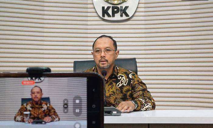 Juru Bicara KPK Tessa Mahardhika Sugiarto saat sesi doorstep di Gedung Merah Putih KPK, Jakarta, Jumat (8/11/2024).(Syakirun Ni'am)