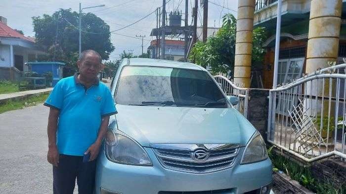 Ardiman pengemudi taksi online Maxim di Kota Bontang Membantu Ibu Yang Melahirkan Bayi Dalam Mobil. Foto: HO/Maxim