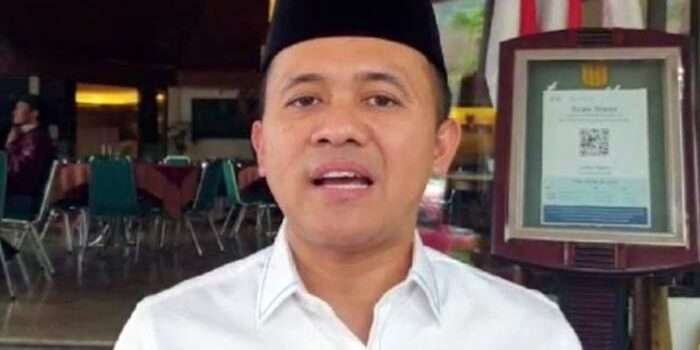 Mufti Anam Desak Pertamina Perbaiki Kualitas BBM: 'Kalau Tidak Mampu, Bubarkan!