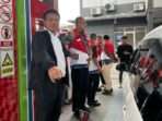 Anggota Komisi XII DPR RI, Syafruddin Tinjau SPBU Pertamina di Jalan MT Haryono Kelurahan Damai, Kecamatan Balikpapan Selatan, pada hari Rabu (11/12/2024). Foto: BorneoFlash/Niken Sulastri