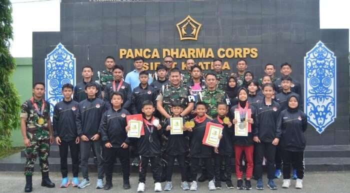 Atlet Karateka Inkai Dojo Pomdam VI/Mulawarman berhasil meraih prestasi gemilang pada Kejuaraan Karate Panglima TNI Cup Tahun Anggaran 2024. Foto: HO/Pendam VI/Mulawarman