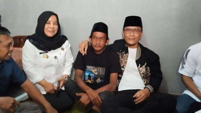 Momen Gus Miftah bertemu penjual es teh di Magelang, Rabu (4/12/2024). Foto: Istimewa