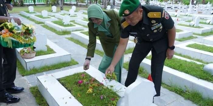 Kodam VI/Mulawarman Ziarah Peringatan Hari Juang TNI AD dan HUT ke-63 Kowad Tahun 2024