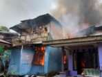 Kebakaran rumah terjadi di RT 04, Kelurahan Karang Jati, Kecamatan Balikpapan Tengah, pada Kamis (26/12/2024). Foto: BorneoFlash/Ist