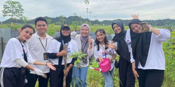 Aksi Sobat Bumi: Mahasiswa Penerima Beasiswa PHI Wujudkan Energi Lestari di Kalimantan