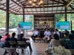 Kepala SKK Migas Kalimantan Sulawesi (Kalsul), Azhari Idris beserta management temu media di Kantor SKK Migas Kalsul Pasir Ridge, Selasa (17/12/2024). Foto: BorneoFlash/Niken Sulastri