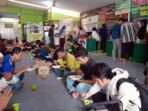 Masjid Al-Istiqomah Samarinda yang berada di tepi jalan raya menuju Tenggarong ini menyediakan kopi, teh, hingga makanan gratis untuk jamaah dan musafir. Foto: BorneoFlash/Ist