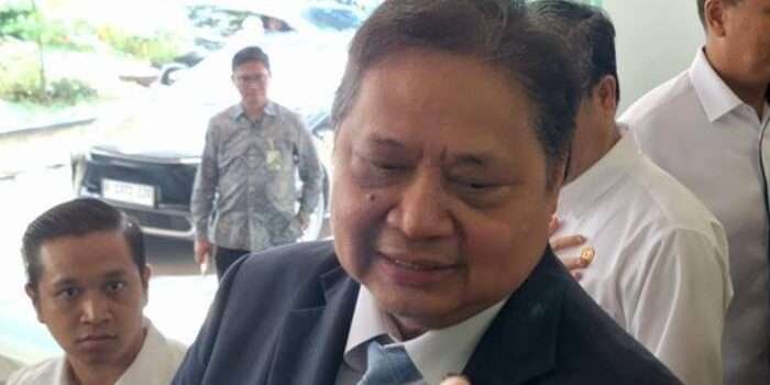 Menko Perekonomian Airlangga Hartarto menegaskan transaksi via QRIS, e-money, dan berbagai layanan keuangan digital lainnya tetap bebas PPN. (Foto: Sakti Darma Abhiyoso)