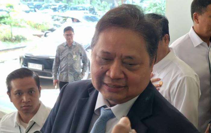 Menko Perekonomian Airlangga Hartarto menegaskan transaksi via QRIS, e-money, dan berbagai layanan keuangan digital lainnya tetap bebas PPN. (Foto: Sakti Darma Abhiyoso)