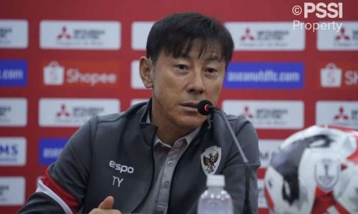 Pelatih Timnas Indonesia, Shin Tae-yong Saat konferensi pers, pada Minggu (8/12/2024). Foto: HO/pssi.org