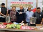 Pemusnahan Barang Bukti Narkotika jenis sabu-sabu di ruang rapat Ditresnarkoba Polda Kaltim pada Rabu (11/12/2024). Foto: HO/Humas Polda Kaltim