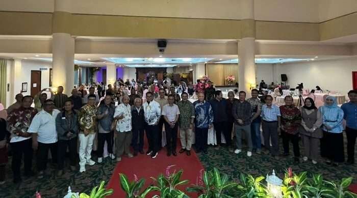 Penghargaan Wartawan Legend Bedapatan 3 yang diadakan oleh AMSI Kaltim, di Grand Tiga Mustika Hotel Balikpapan pada Sabtu (28/12/2024) malam. Foto: BorneoFlash/Niken Sulastri