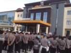 Personel gabungan dari Polda Kaltim dan Polresta Balikpapan Gelar Apel kesiapan pengamanan Perayaan Malam Natal, di halaman Mapolresta Balikpapan Selasa (24/12/2024).  Foto: BorneoFlash/Agung Putra