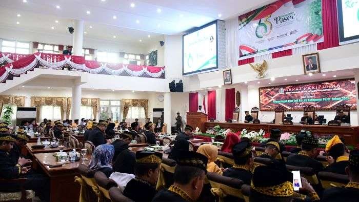 Rapat Paripurna Peringatan Hari Jadi Kabupaten Paser ke-65 di Gedung Baling Seloloi, Sekretariat DPRD Paser, Senin (30/12/2024). Foto: BorneoFlash/Ist