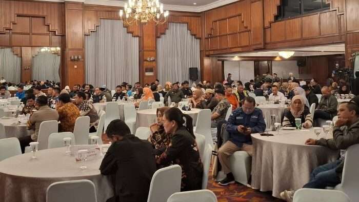 Rapat Pleno Terbuka Rekapitulasi Hasil Perhitungan Perolehan Suara untuk Pemilihan Gubernur dan Wakil Gubernur Kaltim, serta Pemilihan Wali kota dan Wakil Wali kota Balikpapan 2024, diselenggarakan di Grand Senyiur Hotel Balikpapan pada 4-6 Desember 2024. Foto: BorneoFlash/Niken Sulastri
