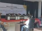 Rapat paripurna DPRD Balikpapan berlangsung di Gedung Parkir Lantai 8, pada hari Senin (30/12/2024). Foto: BorneoFlash/Niken Sulastri