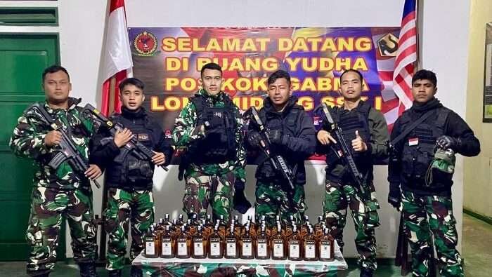 Satgas Pamtas RI-Mly Yonzipur 8/SMG berhasil menggagalkan dua upaya penyelundupan miras di wilayah perbatasan, tepatnya di Desa Buduk Kinangan, Kecamatan Krayan, Kabupaten Nunukan, kalimantan Utara, pada Senin dini hari (02/12/2024). Pendam VI/Mlw