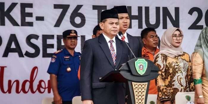 Sekretaris Daerah Kabupaten PPU, Tohar saat upacara peringatan Hari Bela Negara ke-76 Tahun 2024 di halaman depan kantor Bupati PPU pada Kamis pagi (19/12/2024). Foto: BorneoFlash/Irwan A.