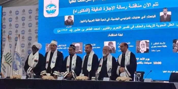 Ustaz Adi Hidayat Resmi Raih Gelar Doktor dengan Predikat Cumlaude