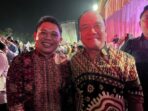 Wakil Wali Kota Balikpapan terpilih Tahun 2025-2030, Bagus Susetyo bersama Asisten I Bidang Pemerintahan Setda Balikpapan, Zulkipli dan Anggota DPRD Kota Balikpapan, Gasali nonton bareng konser dewa, di Balikpapan Sport Convention Center (BSCC)/DOME pada hari Sabtu (14/12/2024). Foto: BorneoFlash/Niken Sulastri