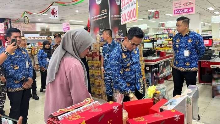 Wali Kota Balikpapan H. Rahmad Mas'ud bersama Forkopimda memimpin sidak di Gajah Mada Swalayan, pada hari Selasa (17/12/ 2024). Foto: BorneoFlash/Niken Sulastri