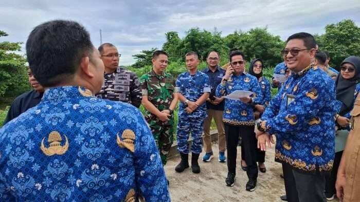 Wali Kota Balikpapan, H. Rahmad Mas'ud bersama Forkopimda serta Sekretaris Daerah Balikpapan, Muhaimin melakukan kunjungan ke lokasi rencana pembangunan bendali Hulu Ampal, pada Selasa (17/12/2024). Foto: BorneoFlash/Niken Sulastri