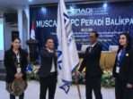 Agus Amri (kedua Kanan) Terpilih Sebagai Ketua DPC PERADI SAI Balikpapan Periode 2024-2028 pada Muscab I, yang diselenggarakan di Royal Suite Hotel Balikpapan, pada Minggu (12/1/2025). Foto: BorneoFlash/Ist