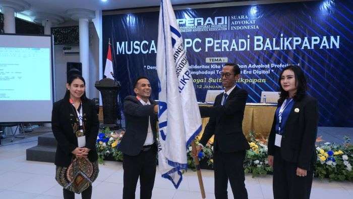 Agus Amri (kedua Kanan) Terpilih Sebagai Ketua DPC PERADI SAI Balikpapan Periode 2024-2028 pada Muscab I, yang diselenggarakan di Royal Suite Hotel Balikpapan, pada Minggu (12/1/2025). Foto: BorneoFlash/Ist