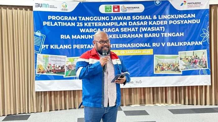 Area Manager Communication, Relations & CSR PT KPI Unit Balikpapan, Dodi Yapsenang Saat Kegiatan pelatihan 25 Keterampilan Dasar Kader Posyandu Yang berlangsung di Gedung Banua Patra Balikpapan, pada Jum'at (10/1/2025). Foto: HO/KPI Unit Balikpapan