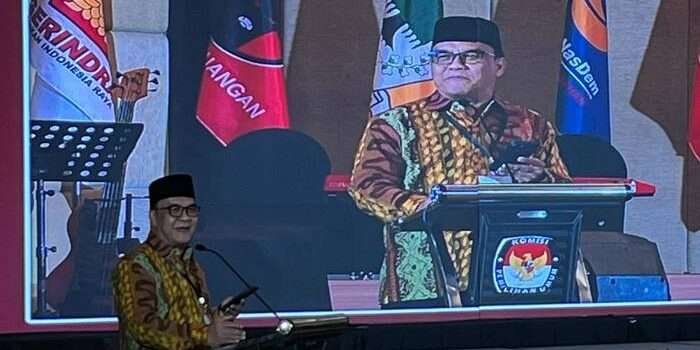 Wakil Wali Kota Balikpapan terpilih, Bagus Susetyo saat memberikan sambutan pada acara KPU Balikpapan yang berlangsung di Hotel Novotel Balikpapan, Kamis malam, 9 Januari 2025. Foto: BorneoFlash.com/Niken