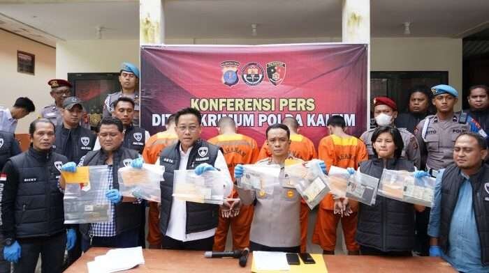 Ditreskrimum Polda Kaltim Gelar konferensi pers penangkapan sindikat curanmor yang meresahkan masyarakat, di Gedung Jatanras Ditreskrimum Polda Kaltim pada Rabu (22/1/2025). Foto: HO/Humas Polda Kaltim