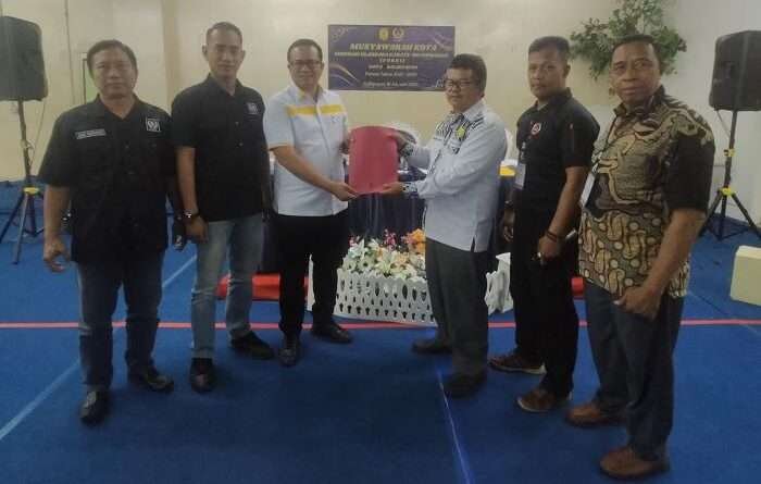 Gasali Resmi terpilih secara aklamasi pada Muskot, untuk memimpin Ketua Pengkot FORKI Balikpapan Tahun 2025-2029, di Balikpapan Trade Center, pada hari Kamis (16/1/2025). Foto: BorneoFlash/Niken Sulastri
