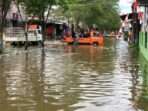 Genangan air telah merendam lima kecamatan Kota Samarinda, Kalimantan Timur,  pada Kamis (30/1/2025). Foto: BorneoFlash/Nur Ainunnisa