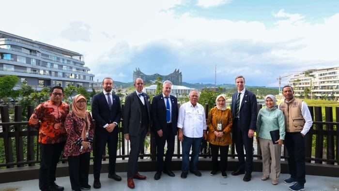 Kepala Otorita IKN Basuki Hadimuljono menerima kunjungan dari delegasi Parlemen Swedia yang tergabung dalam kelompok persahabatan parlemen Swedia-Indonesia di Galeri UMKM, Nusantara, Kamis (09/10/2025). Foto: HO/Humas Otorita IKN