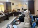 Komisi II DPRD Kota Balikpapan, melaksanakan RDP dengan Dinas Perdagangan, di Kantor Dinas Perdagangan, pada hari Kamis (16/1/2025). Foto: BorneoFlash/Niken Sulastri