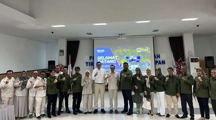 Komisi II Dewan Perwakilan Rakyat Daerah (DPRD) Kota Balikpapan mengadakan RDP dengan PTMB dan PT KKT, di Kantor PTMB, pada Senin (20/1/2025). Foto: BorneoFlash/Niken Sulastri